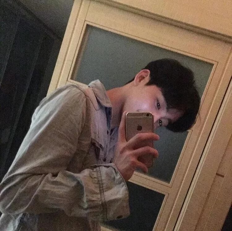 何成朋子